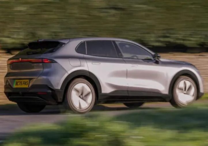 Огляд Deepal S05: 200 кВт зарядка, Cell-to-Body (фото)