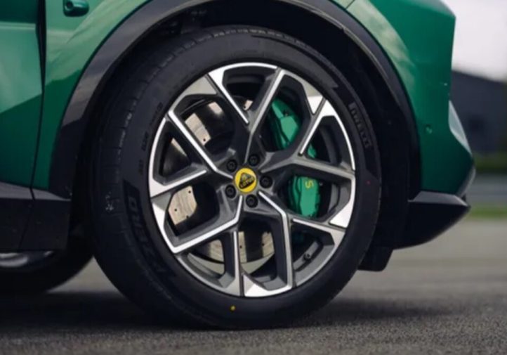 Lotus Eletre X: електричний SUV отримав гібридну версію