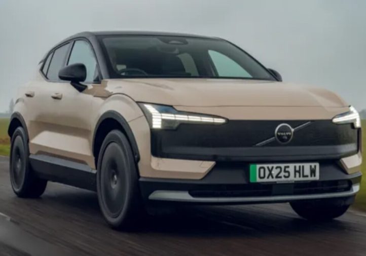 Огляд Volvo EX30:  електрокар із преміальним відчуттям