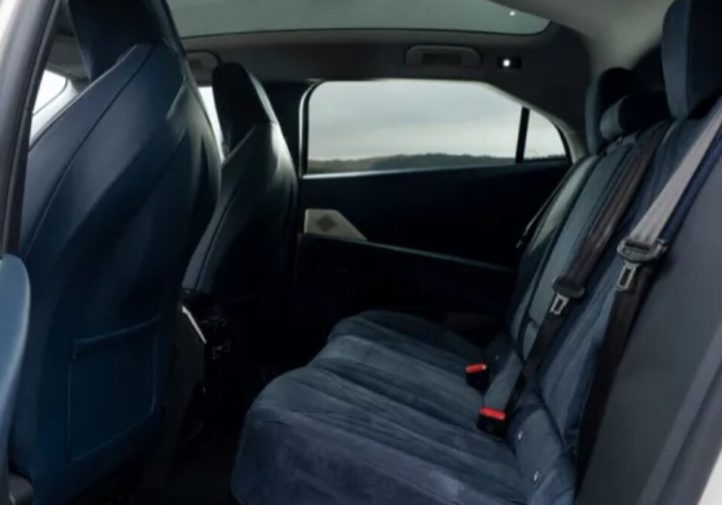 DS No 8: французький електрокар між седаном і кросовером