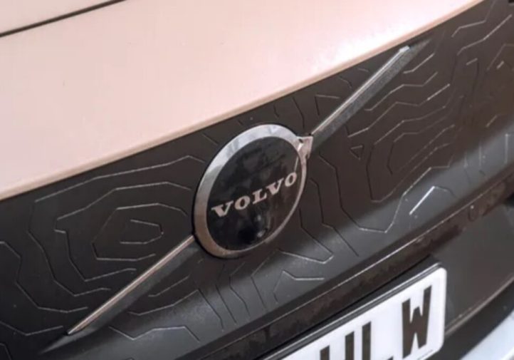 Огляд Volvo EX30:  електрокар із преміальним відчуттям