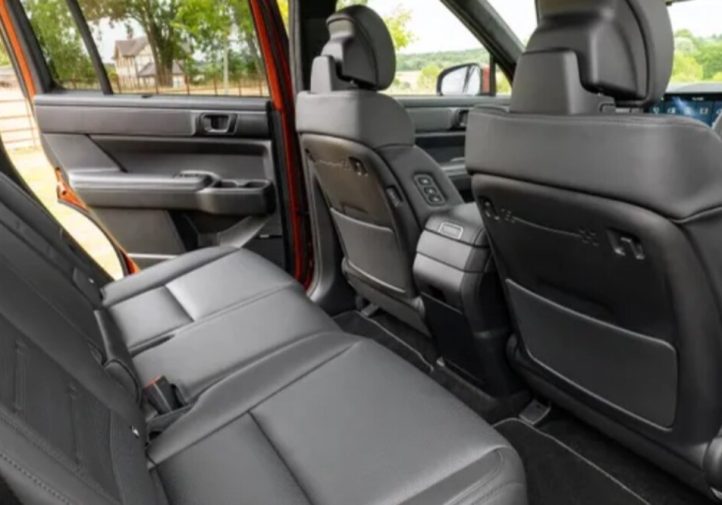 Hyundai Santa Fe 2026: ціна, комплектації та тест-драйв