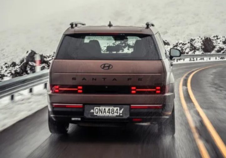 Hyundai Santa Fe 2026: ціна, комплектації та тест-драйв