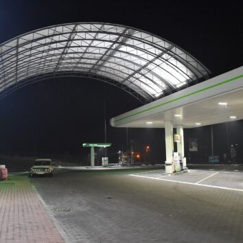 АЗС на трасі М06 уночі