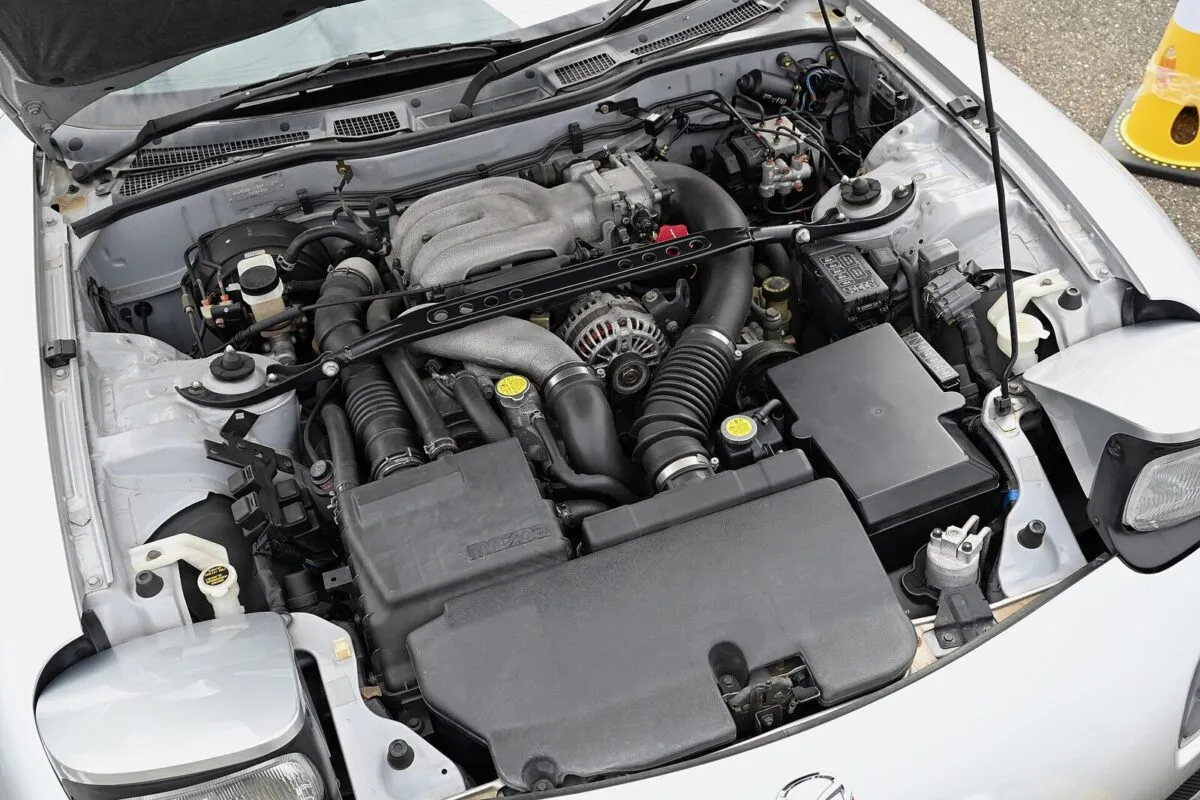 Роторный двигатель 13B-REW в Mazda RX-7 FD
