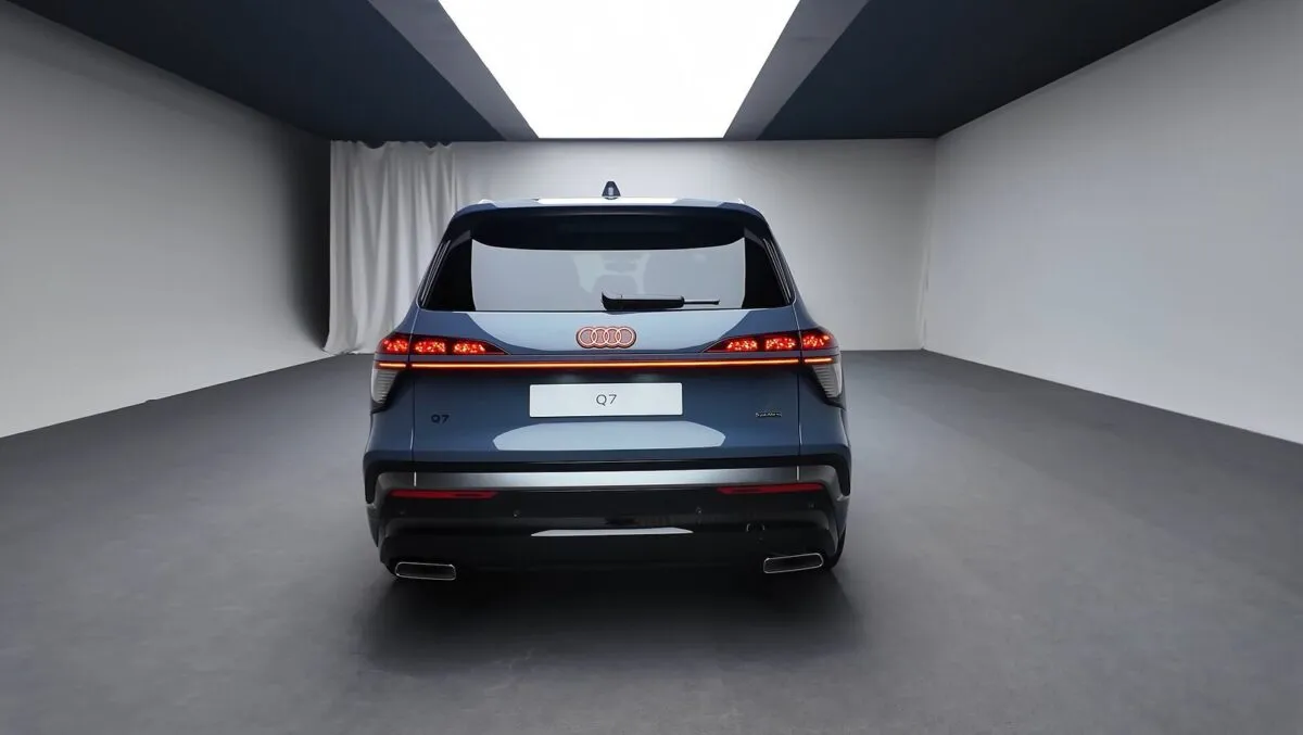Новый Audi Q7 сзади