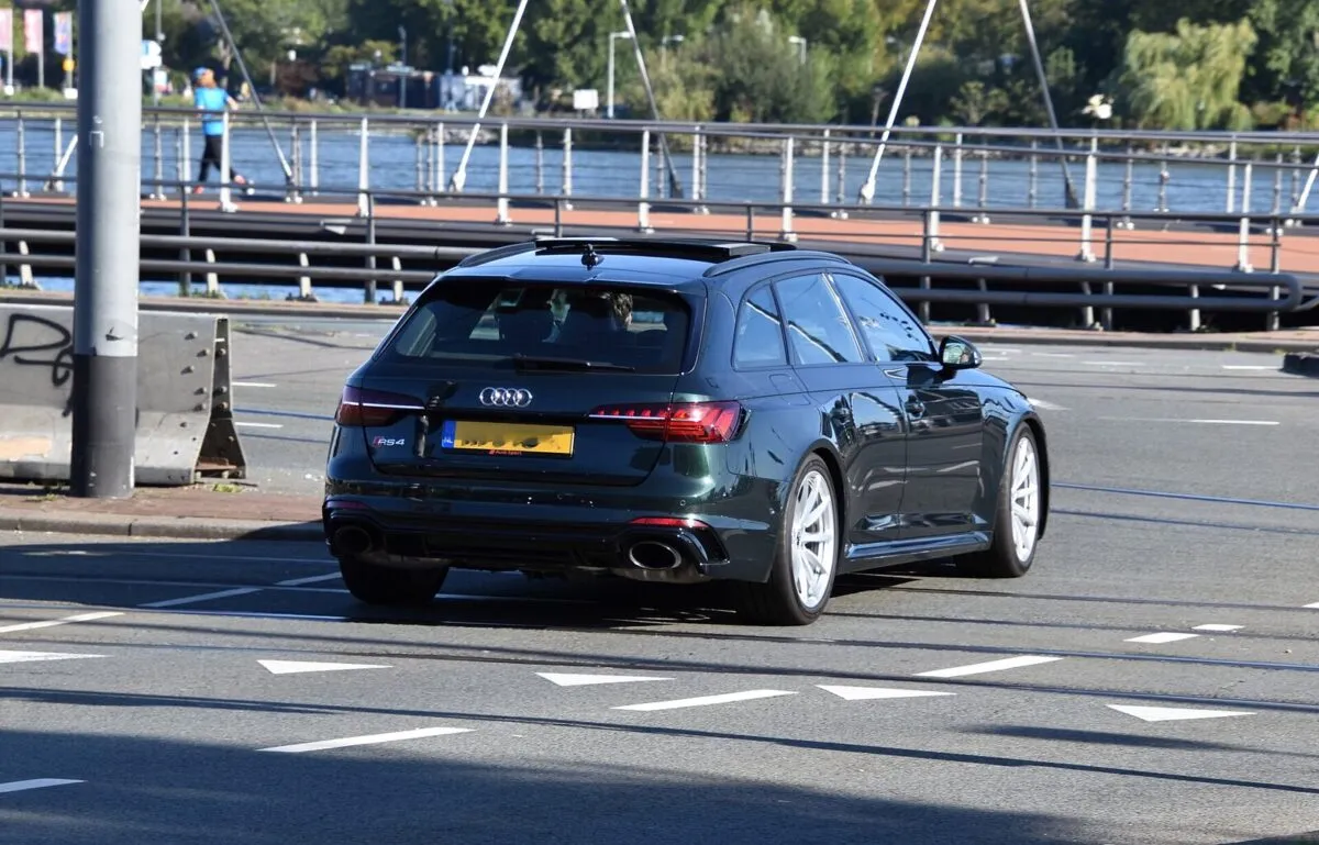 Предыдущий Audi RS 4 Avant