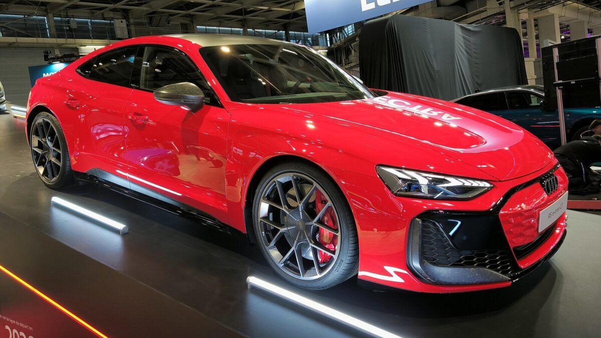 Audi RS e-tron GT на Паризькому автосалоні 2024
