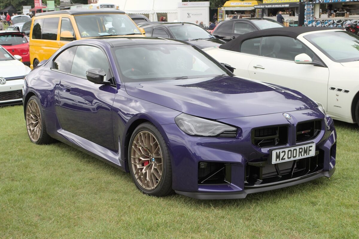 BMW M2 CS (G87) у кольорі Velvet Blue