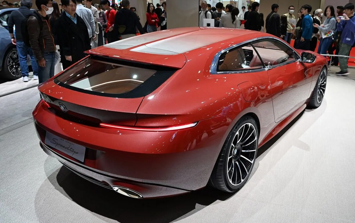 BMW Speedtop сзади: крыша с градиентом и тонкие фонари