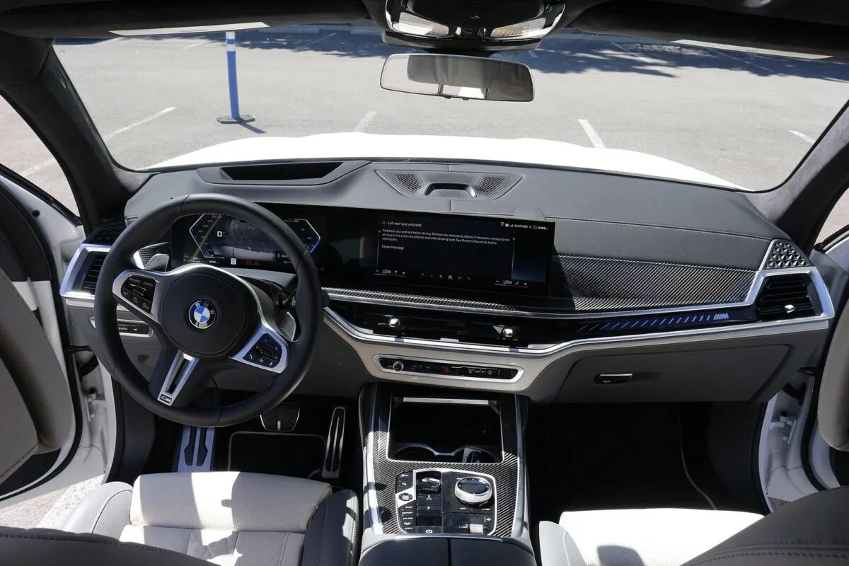 Салон нынешнего BMW X7 M60i