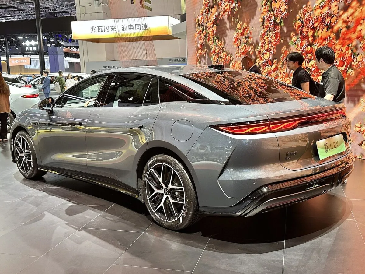 BYD Han L EV сзади