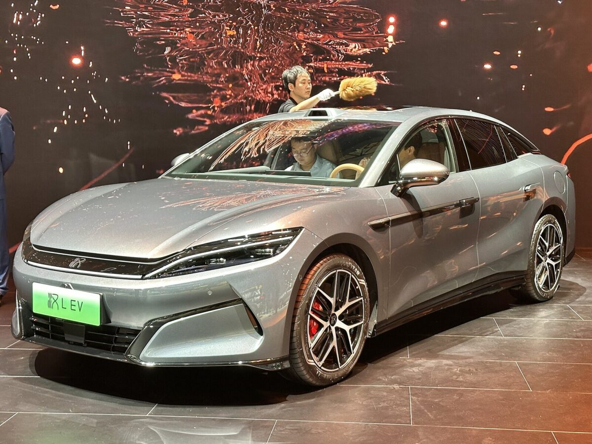 BYD Han L EV на платформі Super e-Platform