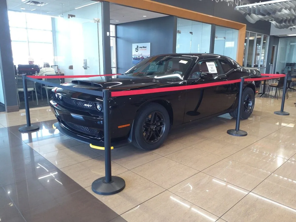 Dodge Challenger SRT Demon 170 у салоні дилера