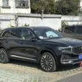 Geely Monjaro 2025 після рестайлінгу з новою вертикальною решіткою