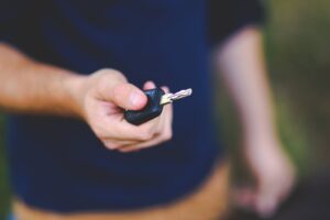 Подарувати машину сину чи продати за символічну ціну — що вигідніше?
