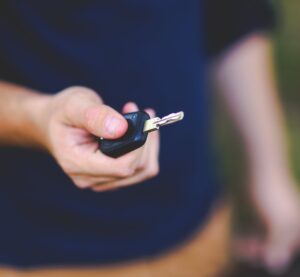 Передача ключа від автомобіля