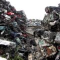Автомобілі, спресовані на брухт на майданчику утилізації