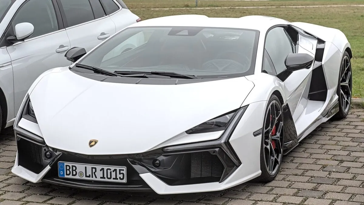 Lamborghini Revuelto: атмосферный V12 и три электромотора