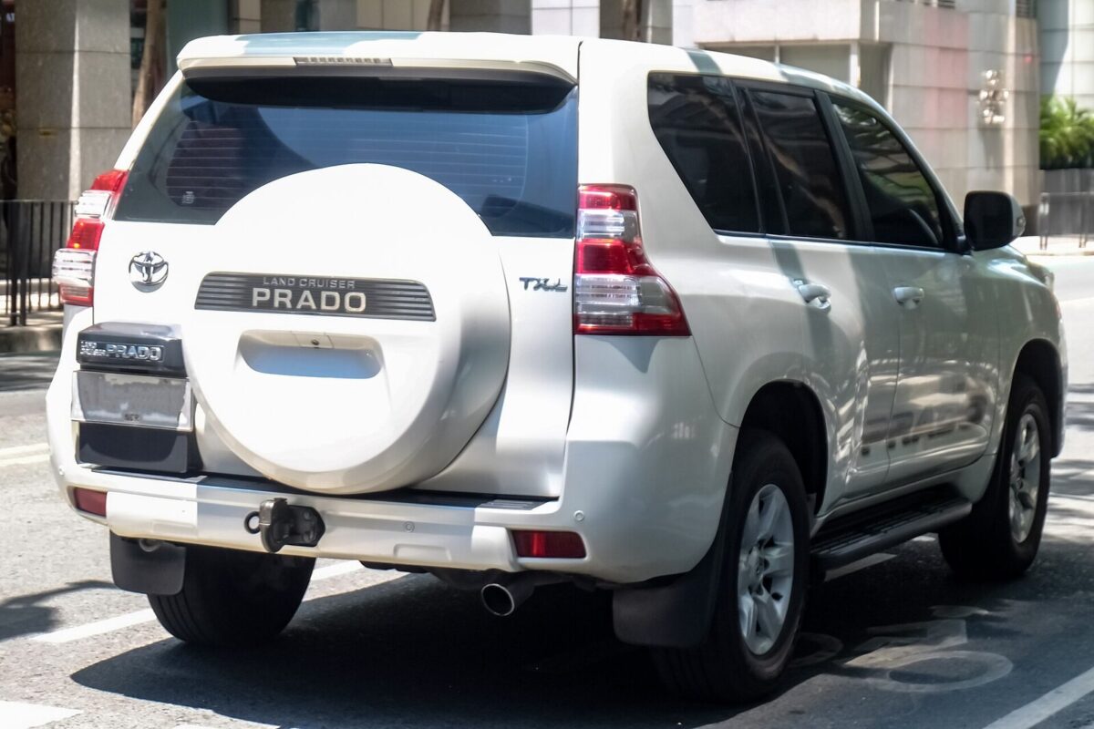 Попередній Land Cruiser Prado 150 із запаскою на дверях