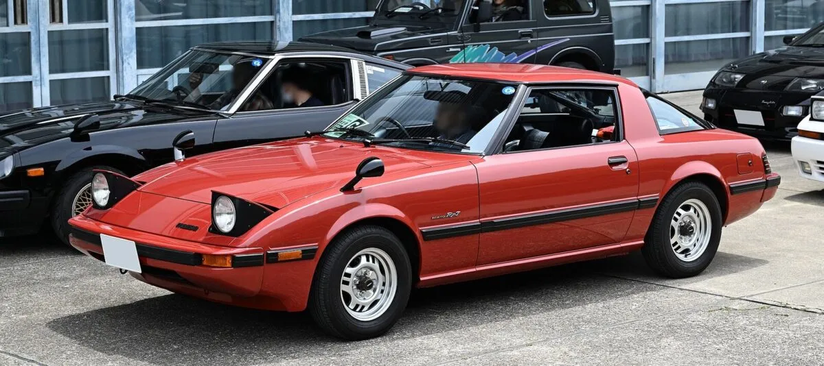 Первый Mazda RX-7 (Savanna RX-7, SA22C)