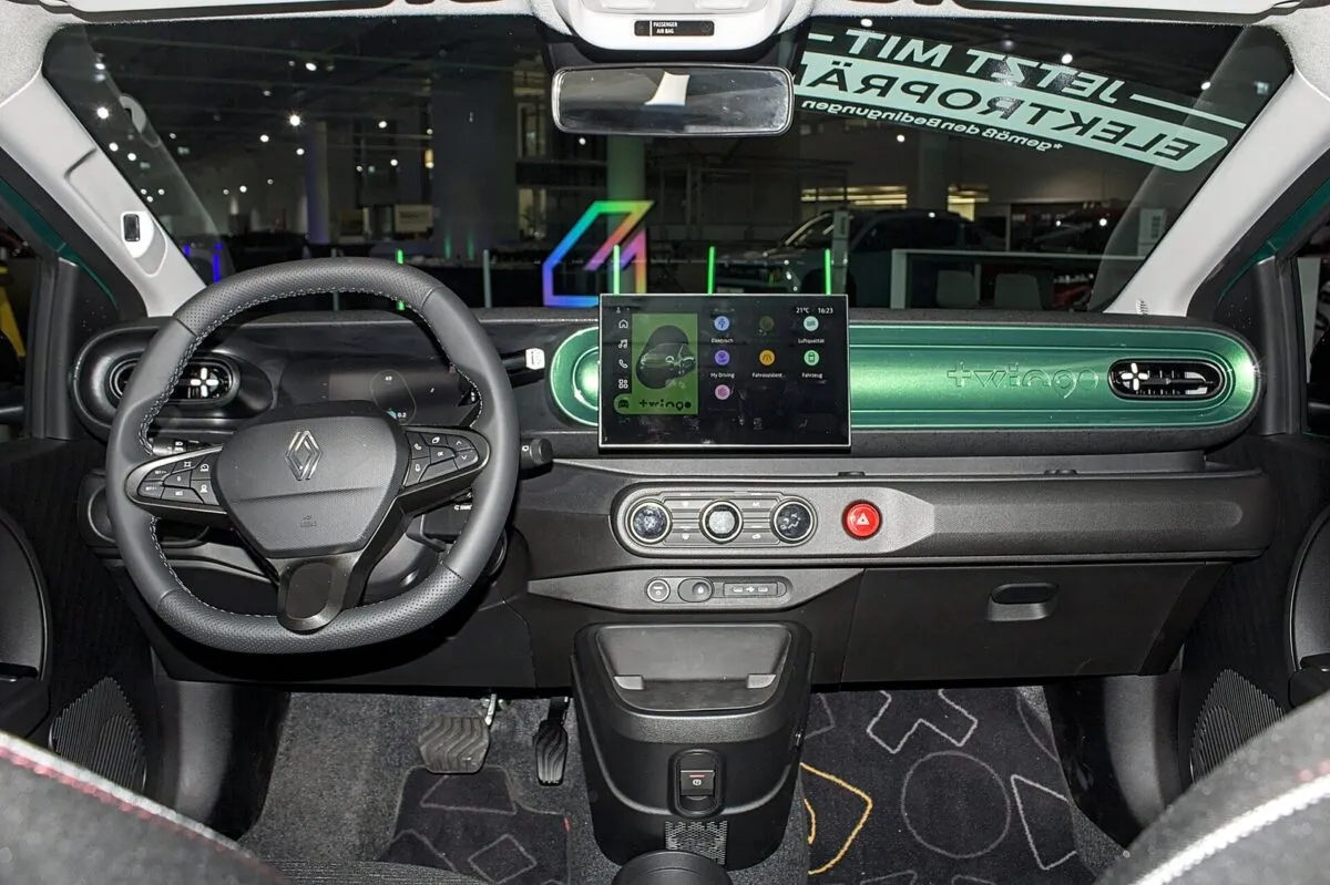 Салон Renault Twingo E-Tech: екрани 7 і 10 дюймів