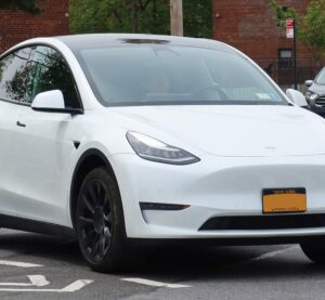 Tesla Model Y з американськими номерами