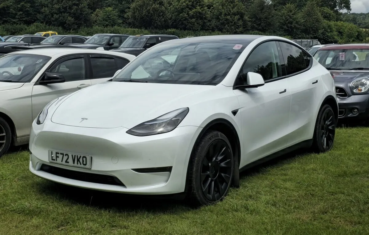 Tesla Model Y Long Range 2022 року