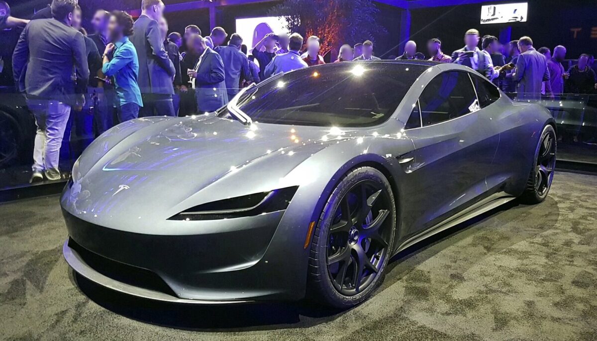Прототип Tesla Roadster другого покоління на презентації