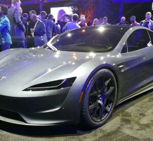 Прототип Tesla Roadster другого покоління на презентації