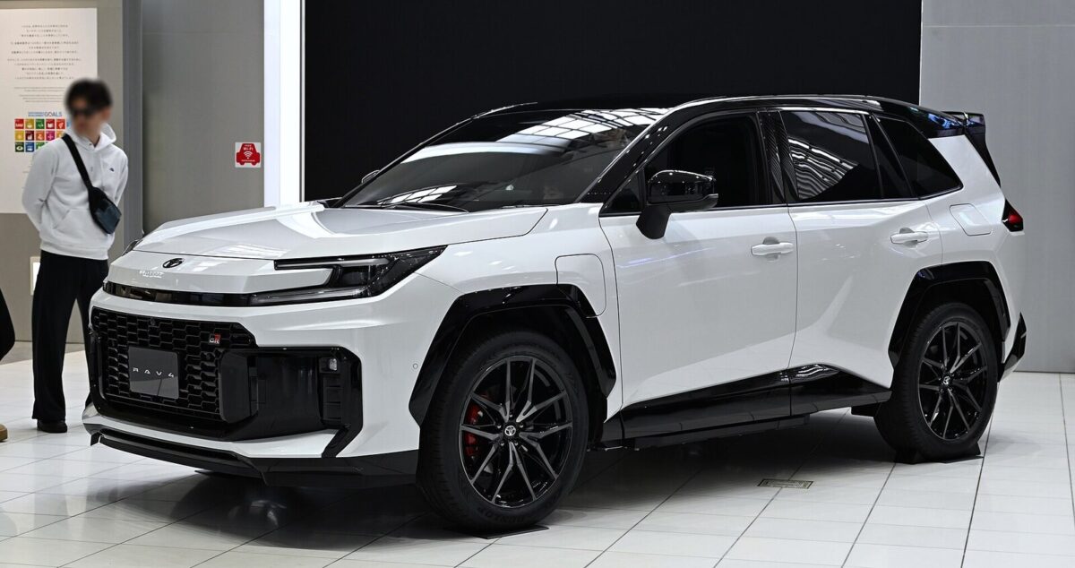 Toyota RAV4 GR Sport з плаг-ін гібридним приводом