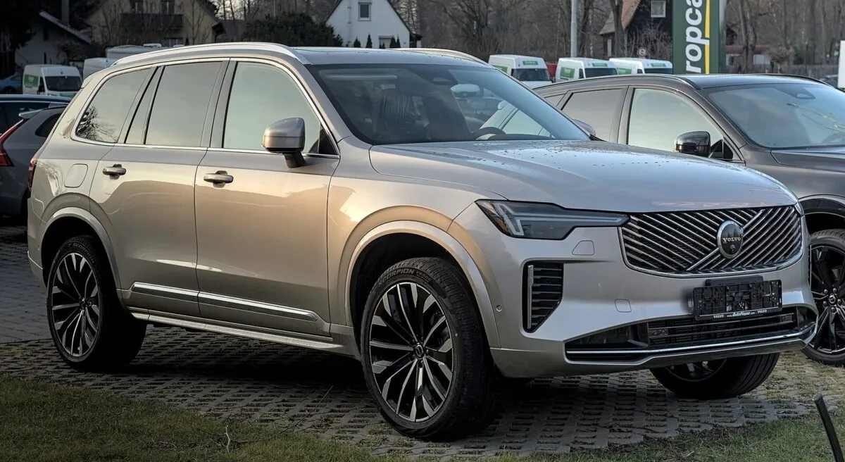 Volvo XC90 2025 модельного року після оновлення