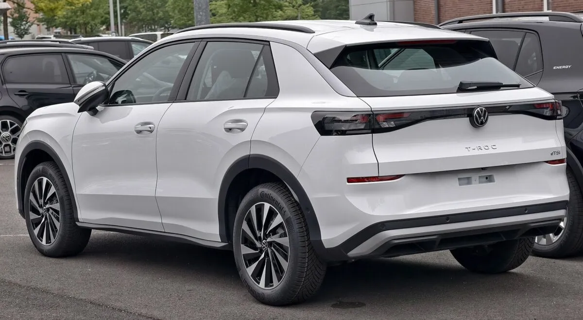 VW T-Roc второго поколения сзади