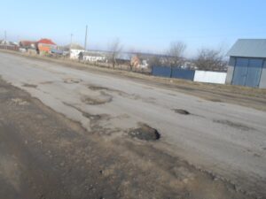 Яма розбила диск. Хто платить за ремонт і чому водія самого можуть оштрафувати?