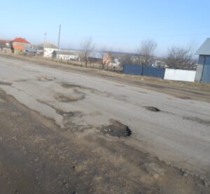 Вибоїни на дорозі Т-20-16 біля Бучача на Тернопільщині