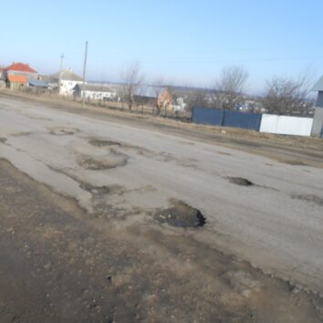 Вибоїни на дорозі Т-20-16 біля Бучача на Тернопільщині