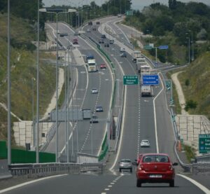 Вантажівки на автомагістралі A2 Бухарест — Констанца в Румунії