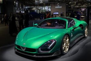 «Не лише перевозити людей»: Alfa Romeo показала чотиридверний Cuorerosso з V6
