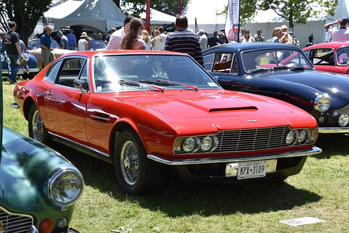 Aston Martin DBS 1971 года, вид сзади