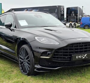 Кросовер Aston Martin DBX 707