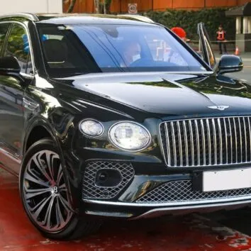 Bentley Bentayga EWB Azure — старший брат Torcal (фото Torcal на Commons поки немає)