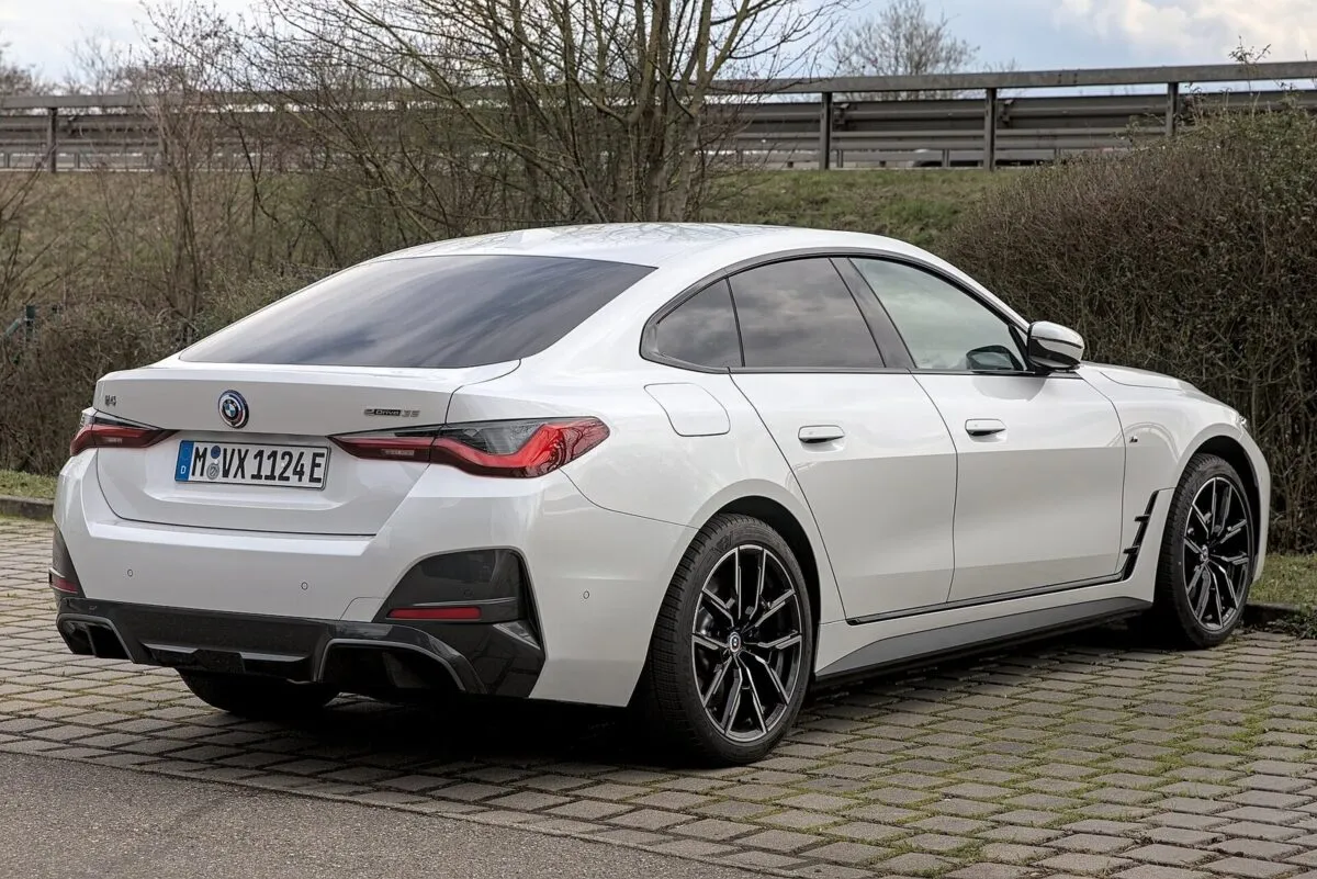 BMW проводить відкликання електрокарів 2022–2025 років