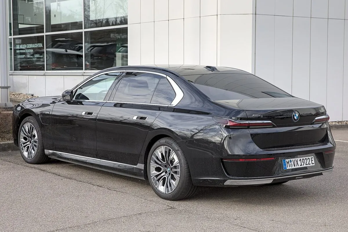 BMW 7 Series (G70) до рестайлинга