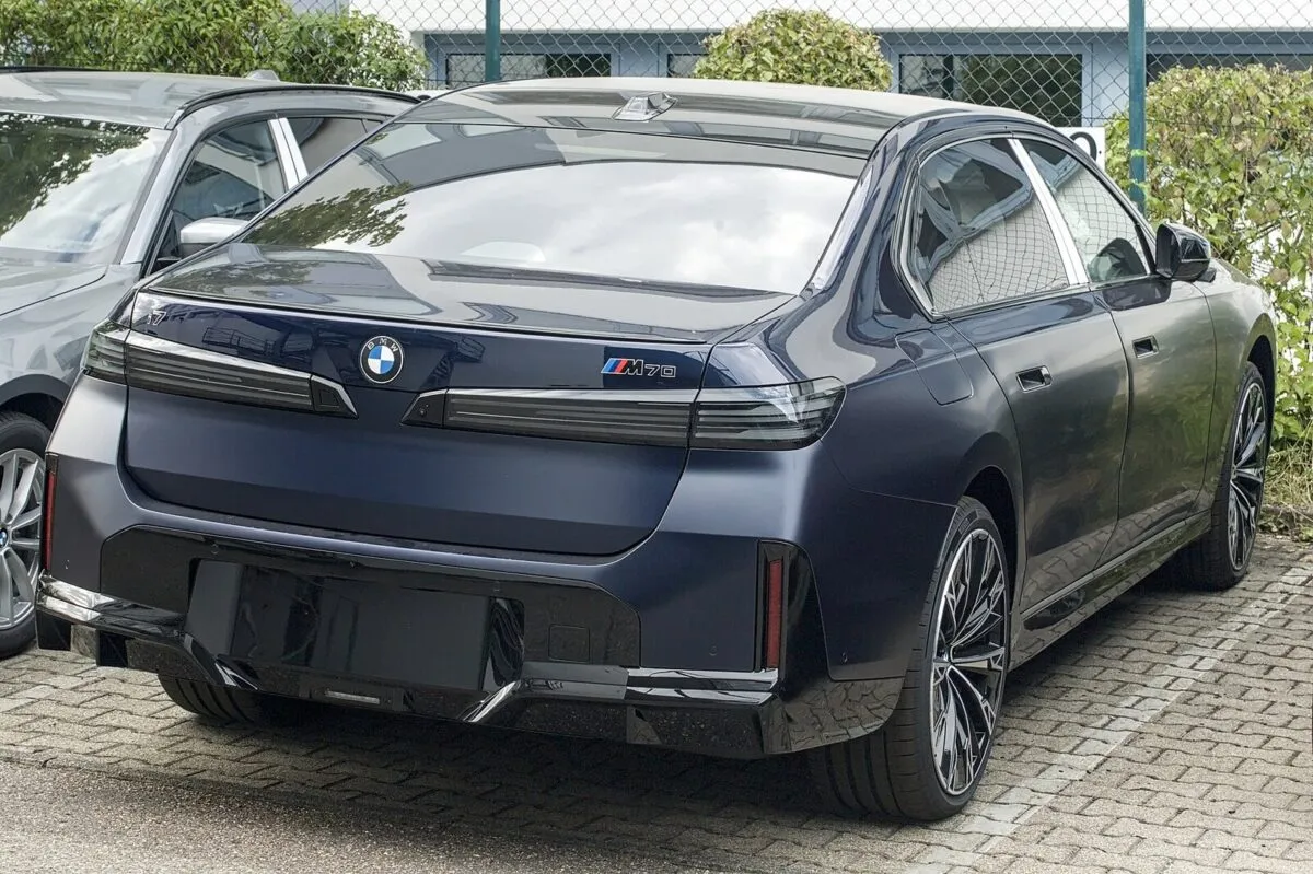 Оновлений BMW i7 M70 (2027)