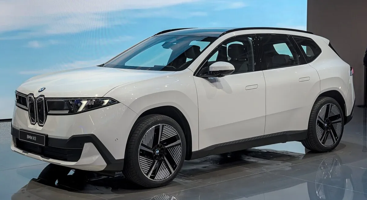 BMW iX3 Neue Klasse на IAA 2025 — перша модель з новим значком BMW