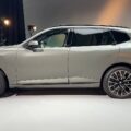 Електричний BMW iX5 нового покоління G65 збоку