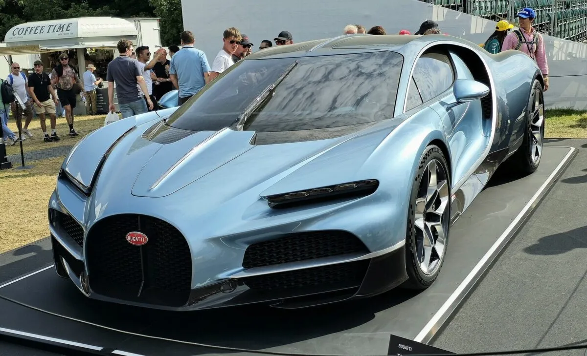 Bugatti Tourbillon спереди