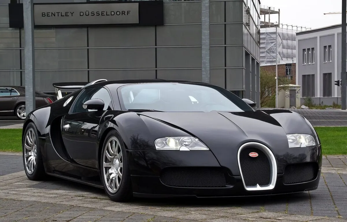 Серийный Bugatti Veyron 16.4