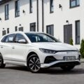 Електромобіль BYD e2 з українськими номерами в Києві