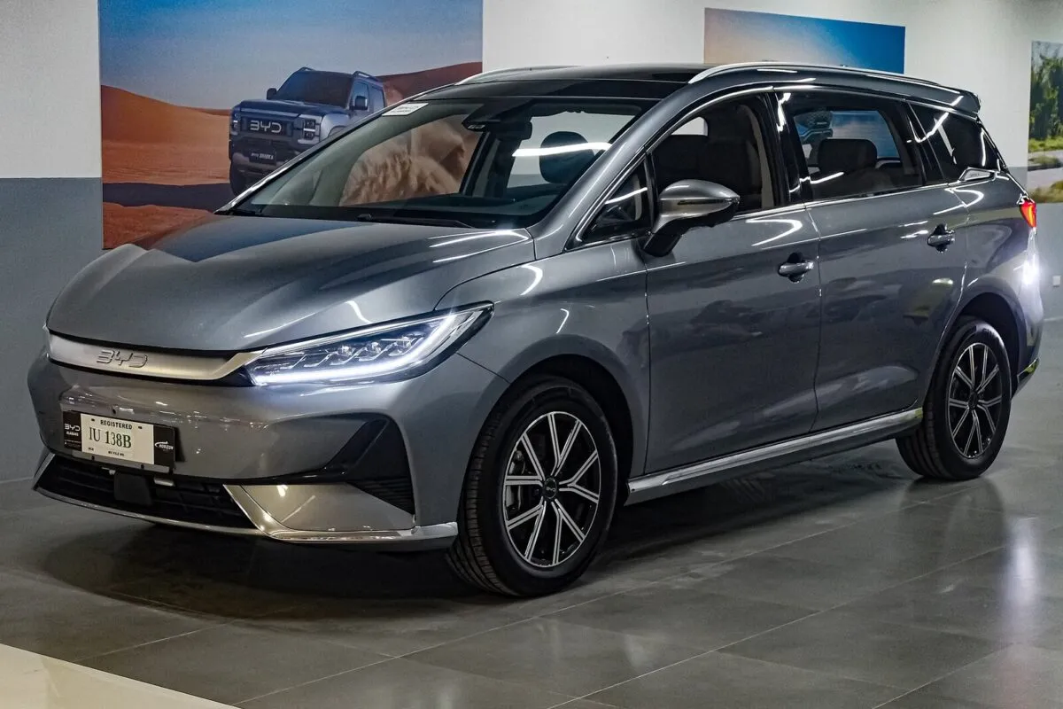 BYD eMAX 7 Superior Captain у кольорі Harbour Grey